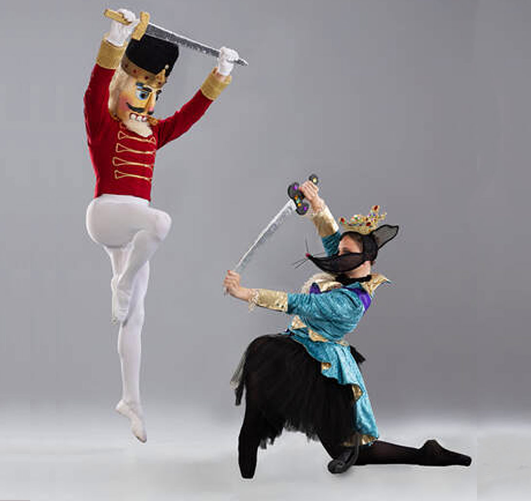 Nutcracker and Rat Queen fighting